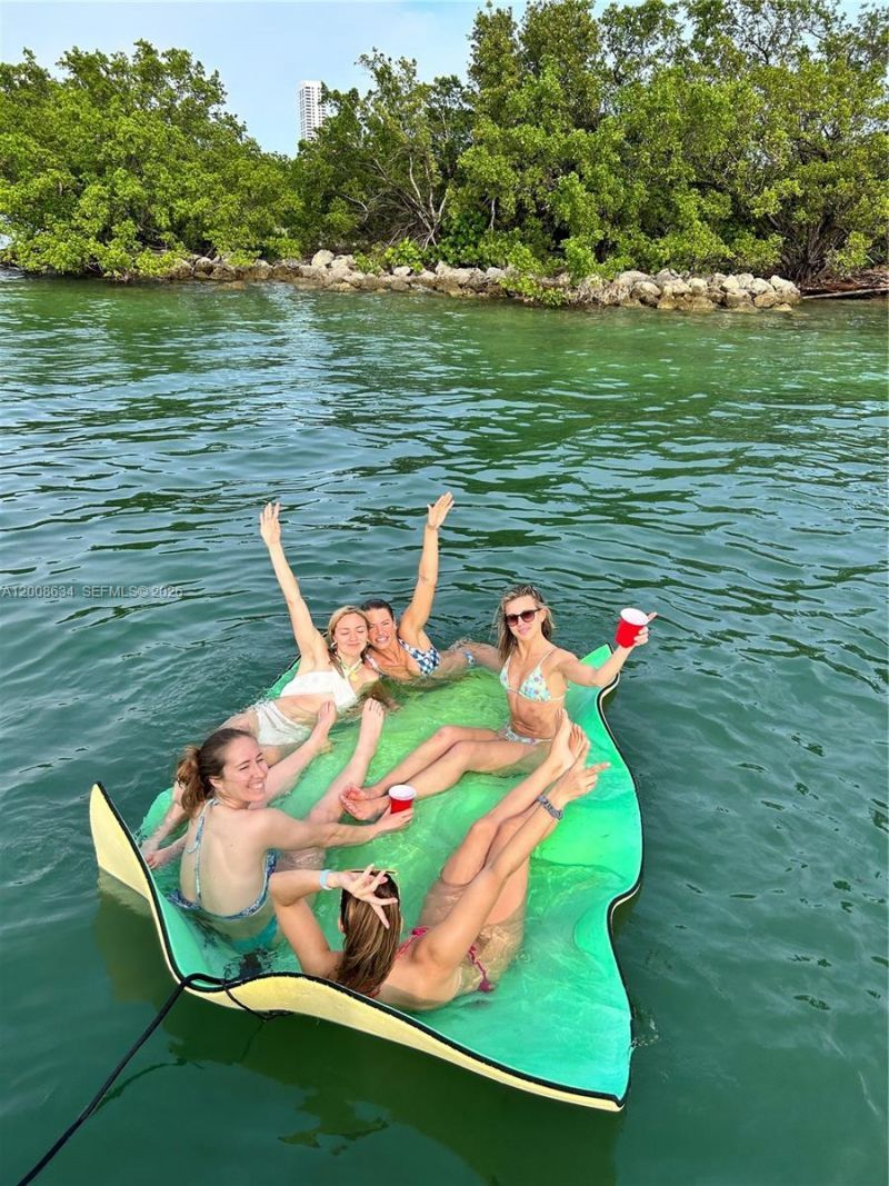 910 West Ave , Miami Beach, FL 33139 Photo