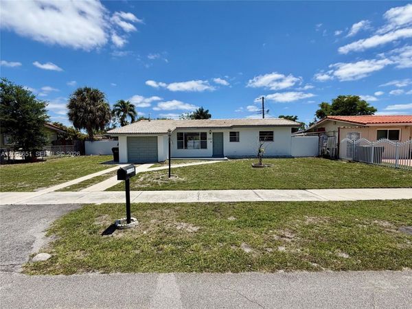 5373 W 10th Ct , Hialeah, FL 33012