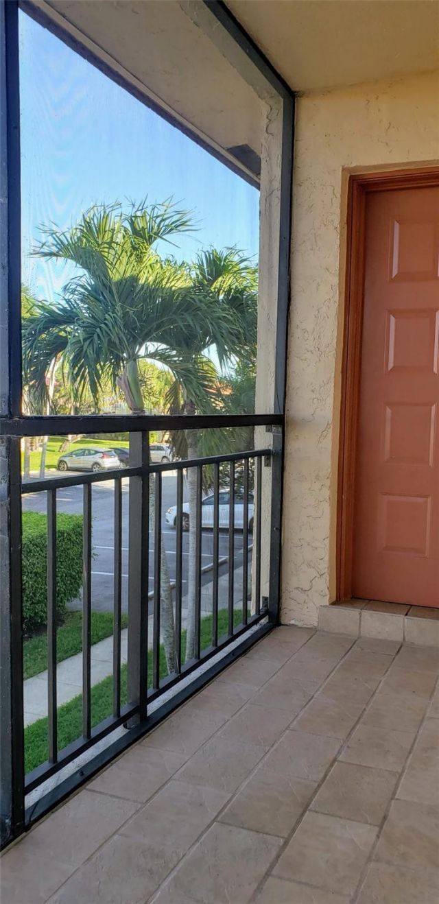 331 Lakeview Drive, Unit 206, Weston, FL 33326 Photo