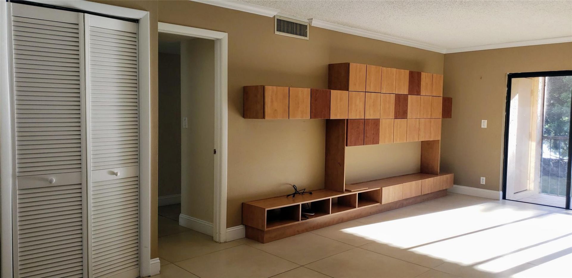 331 Lakeview Drive, Unit 206, Weston, FL 33326 Photo