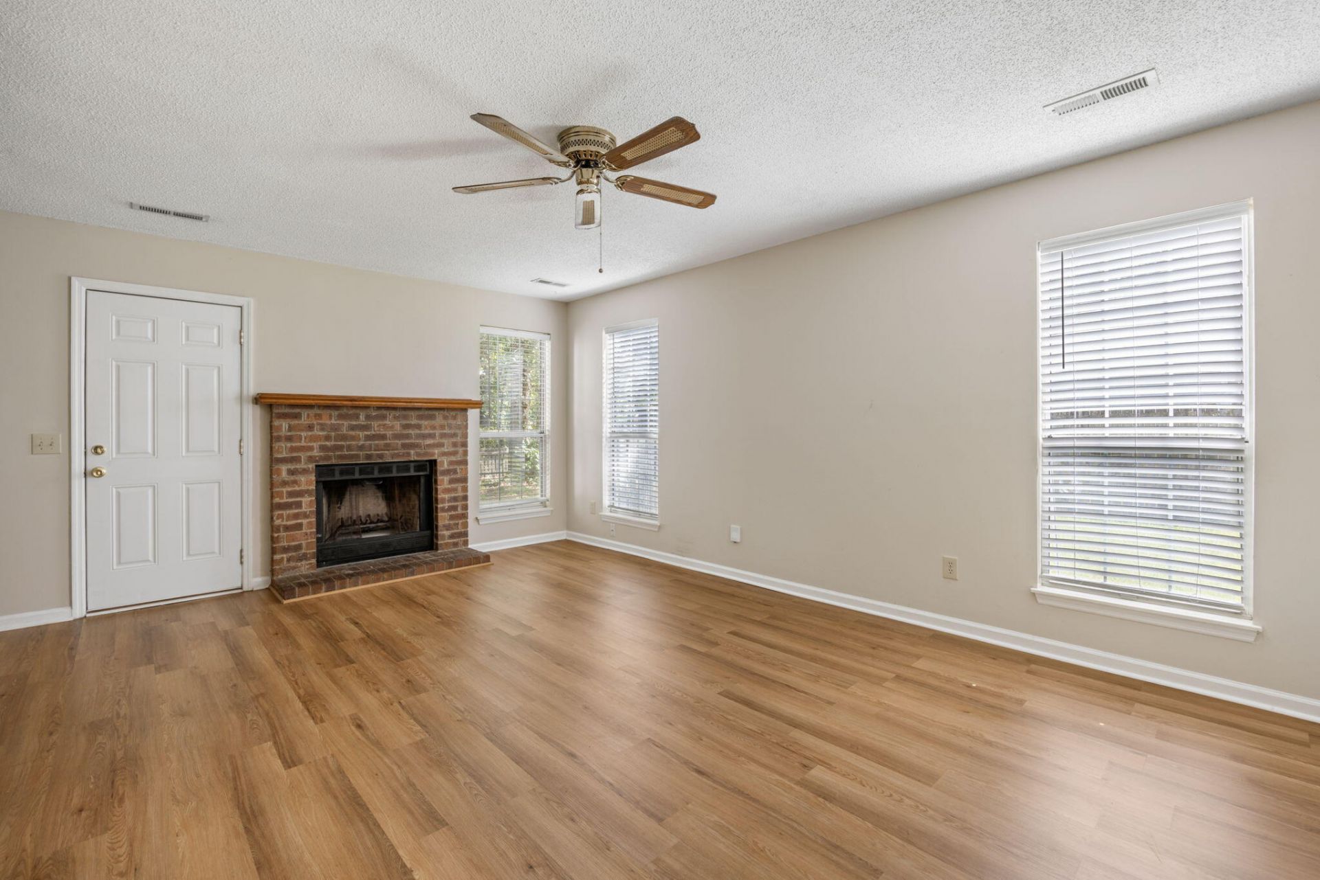 8498 William Moultrie Drive Photo 6