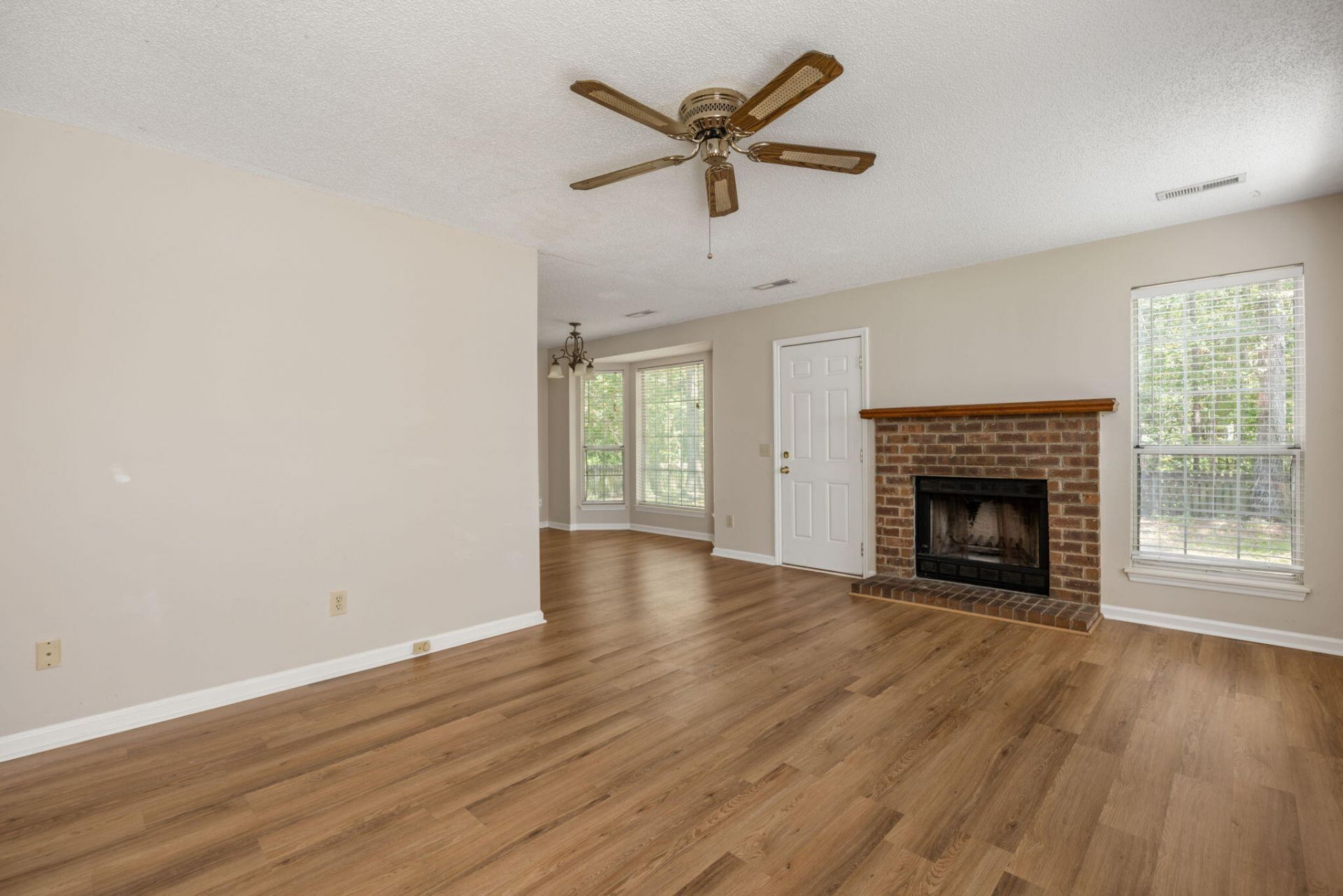 8498 William Moultrie Drive Photo 7