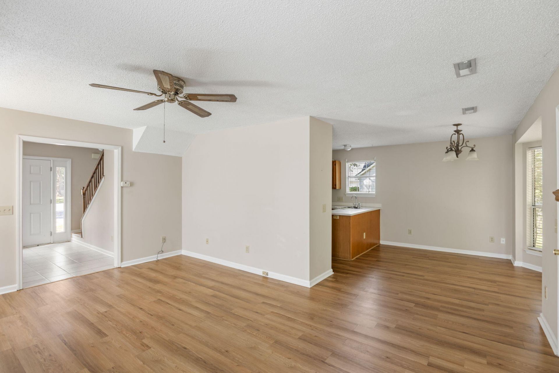 8498 William Moultrie Drive Photo 9