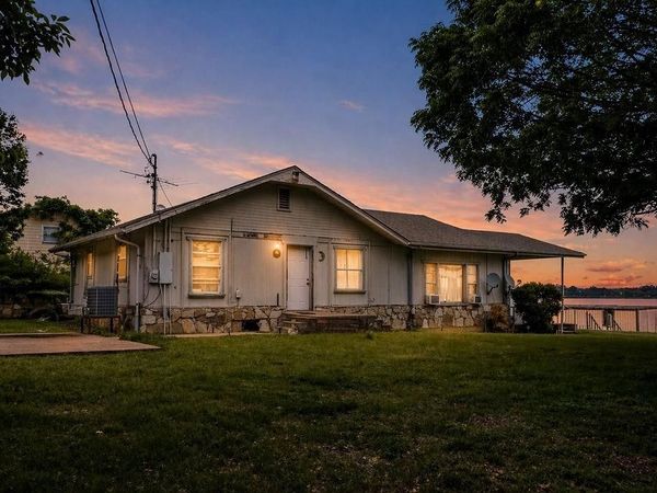 5757 Parkside Court, Granbury, TX 76048