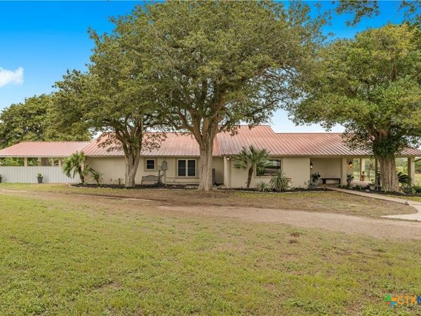 8359 Lower Mission Valley Road , Victoria, TX 77905