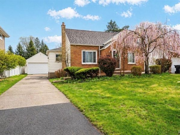 242 Creekside Drive , Tonawanda, NY 14150