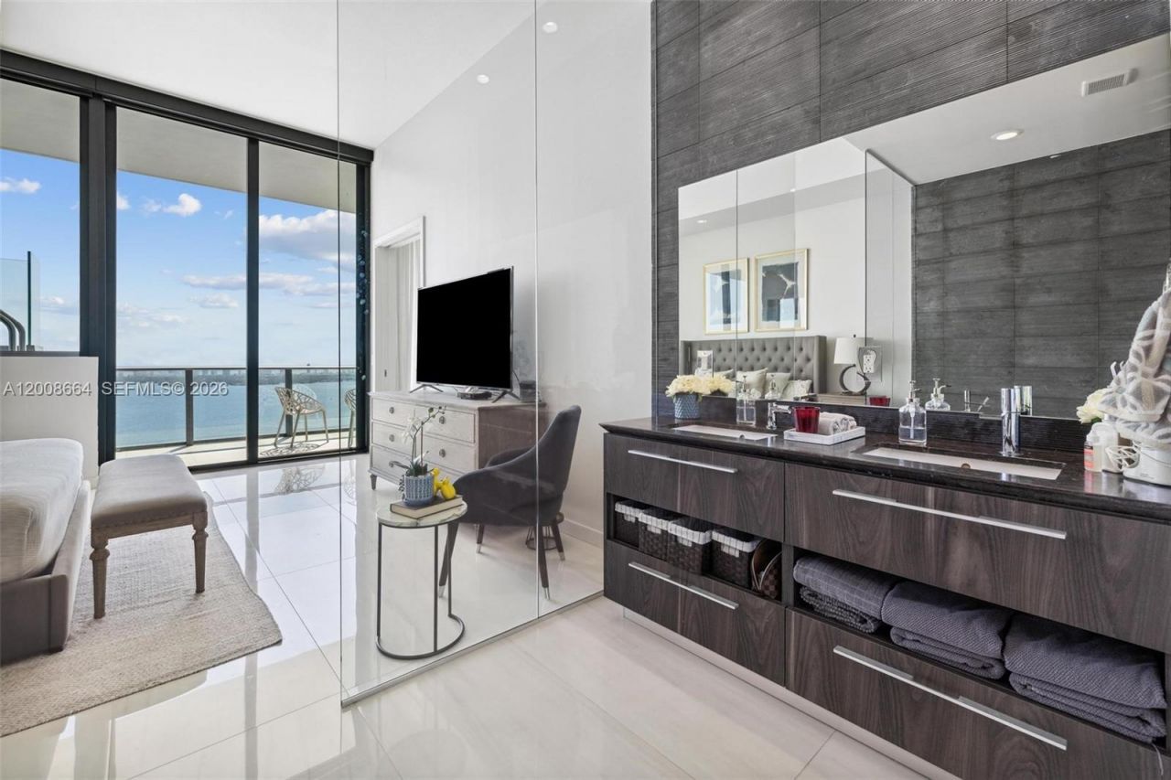 480 NE 31st St, Unit PH5303, Miami, FL 33137 Photo