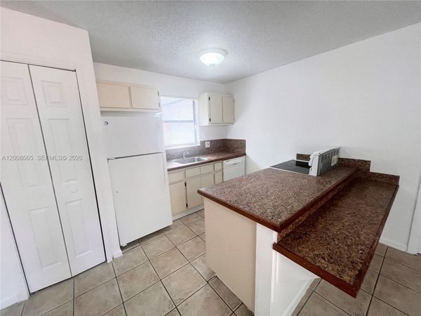 1832 My Pl , Unit j-39, West Palm Beach, FL 33417