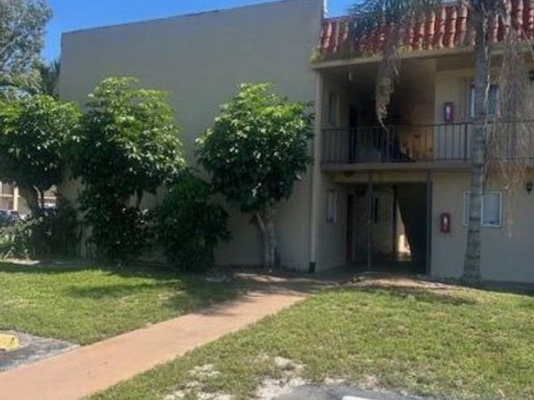 6054 Forest Hill Boulevard, Unit Apt 104, West Palm Beach, FL 33415