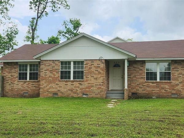 205 N Hubbard , Omaha, TX 75571