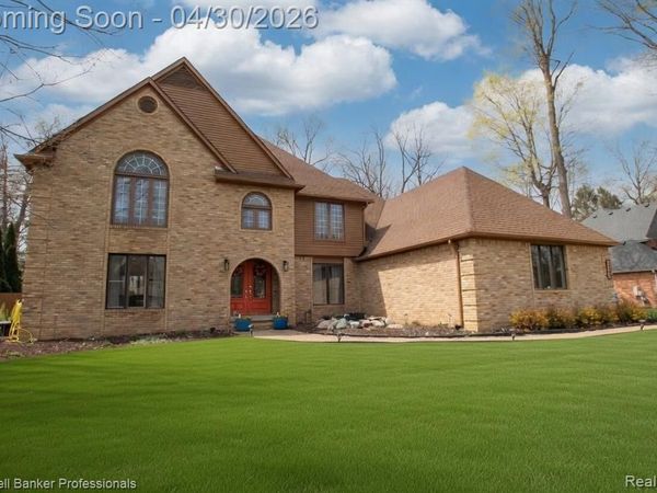 1345 Kings Pointe Road, Grand Blanc, MI 48439