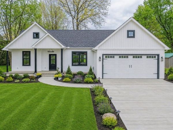 3154 Spiker Ln, New Castle, PA 16105