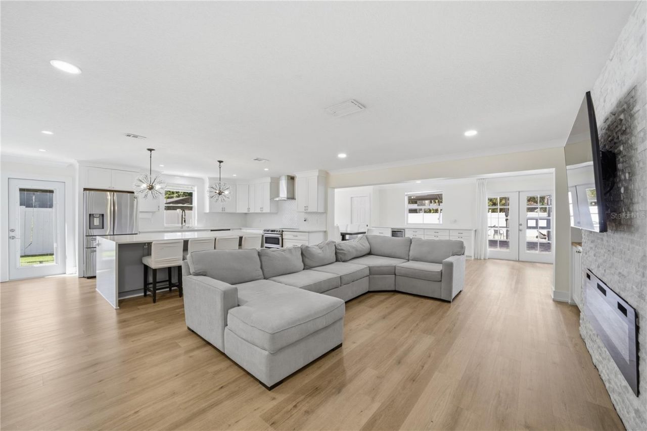 1057 Willis Avenue, Sarasota, FL 34232 Photo