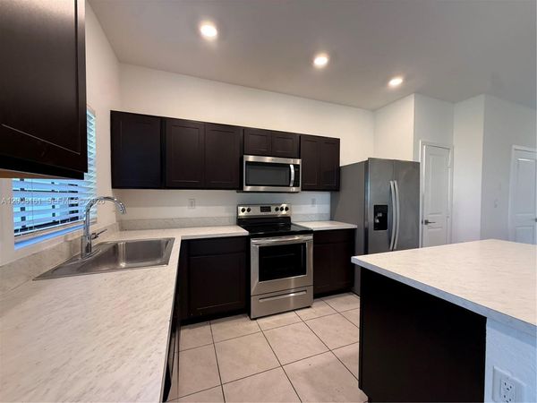 731 SW 11th St , Florida City, FL 33034