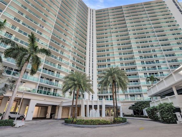 100 Bayview Dr , Unit 401, Sunny Isles Beach, FL 33160