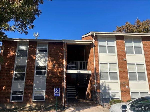 1951 Greenpoint Drive , Kirkwood, MO 63122