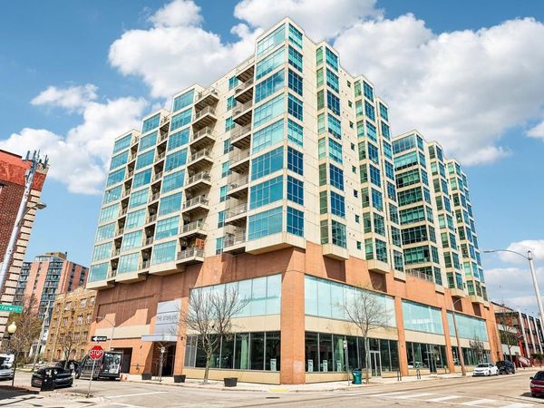 1550 E Royall PLACE, Unit 607, Milwaukee, WI 53202