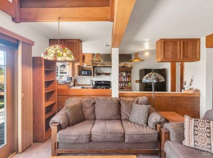 1076 Lodi Avenue, South Lake Tahoe, CA 96150 Photo