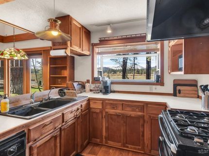 1076 Lodi Avenue, South Lake Tahoe, CA 96150 Photo