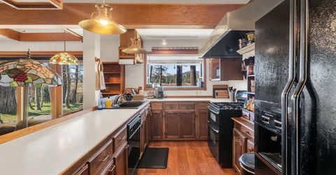 1076 Lodi Avenue, South Lake Tahoe, CA 96150 Photo