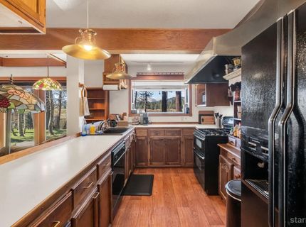 1076 Lodi Avenue, South Lake Tahoe, CA 96150 Photo