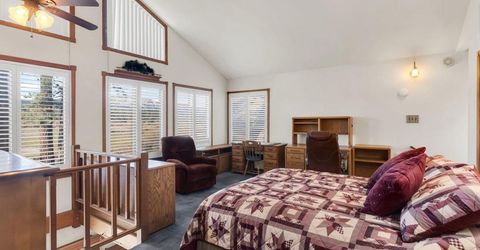 1076 Lodi Avenue, South Lake Tahoe, CA 96150 Photo