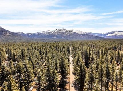 1076 Lodi Avenue, South Lake Tahoe, CA 96150 Photo