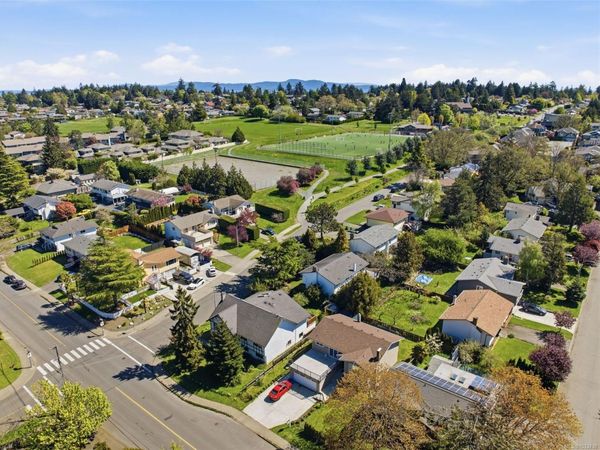 4351 TORQUAY Dr , Saanich, BC V8N 3L3