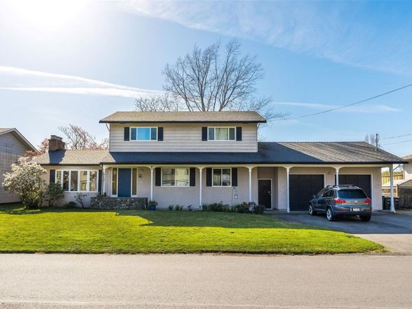 4104 Longview Dr , Saanich, BC V8N 2K7