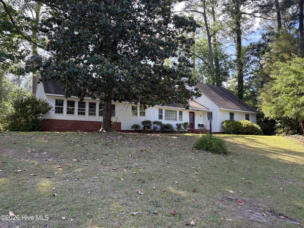 1902 Sherwood Drive, Greenville, NC 27858