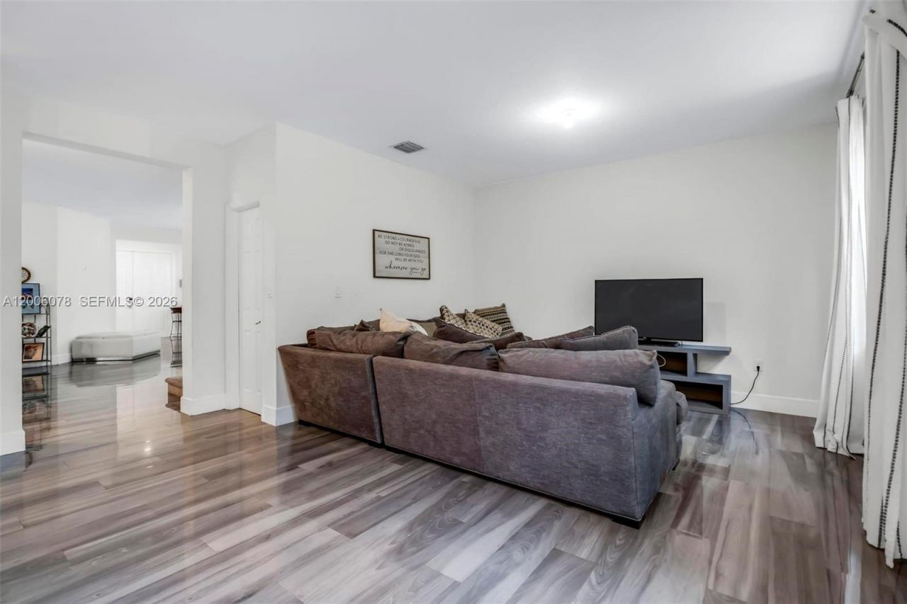 3506 W 106th Ter , Hialeah, FL 33018 Photo
