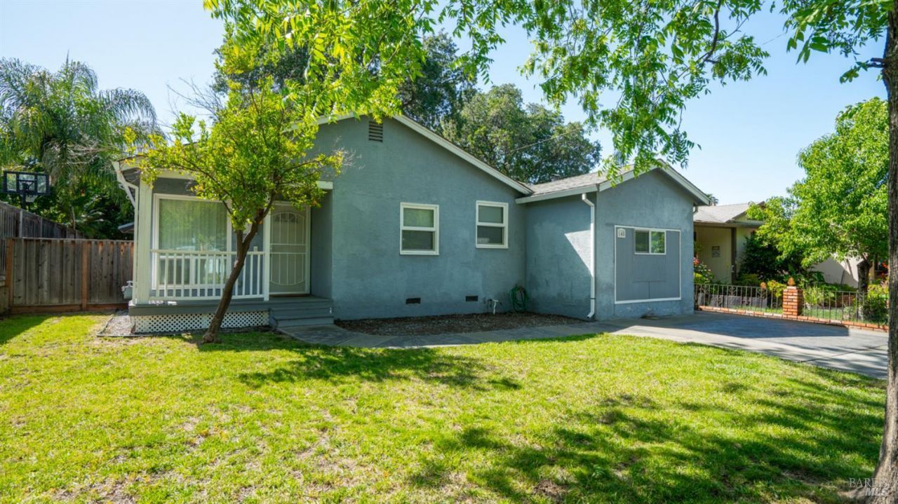 148 Valley Drive, Vacaville, CA 95688 Main Photo