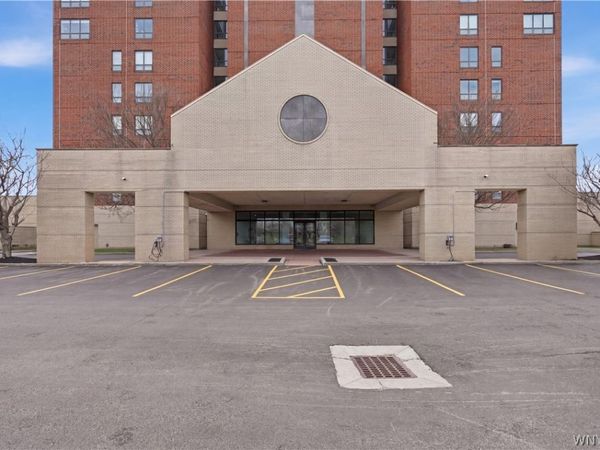 207 Admirals Circle, Buffalo, NY 14202