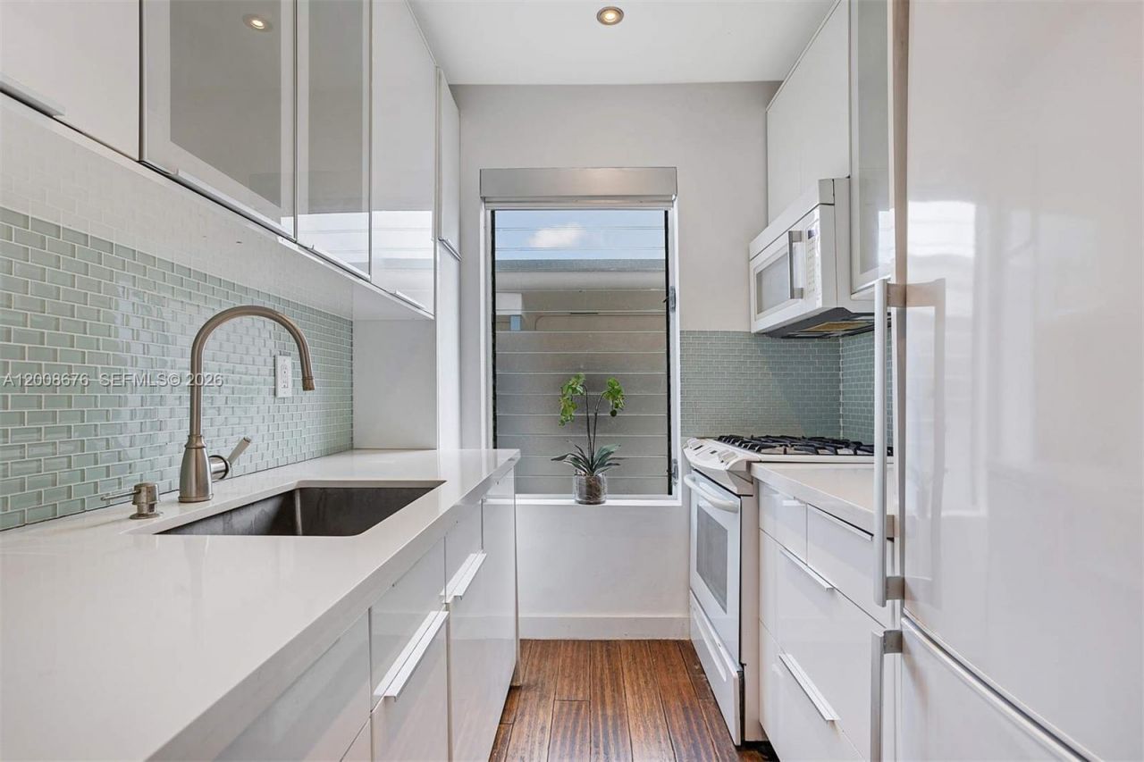 1050 Pennsylvania Ave , Unit 29, Miami Beach, FL 33139 Photo