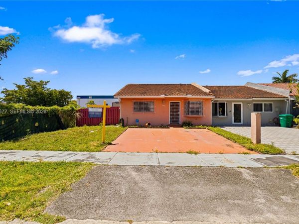 8800 NW 118th St, Hialeah Gardens, FL 33018
