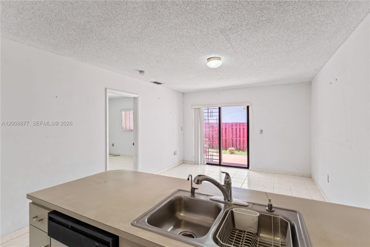 8800 NW 118th St, Hialeah Gardens, FL 33018 Photo