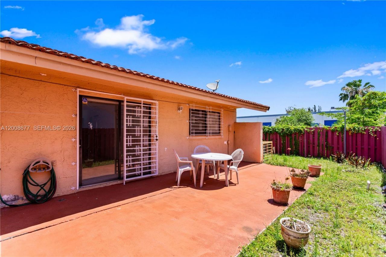 8800 NW 118th St, Hialeah Gardens, FL 33018 Photo