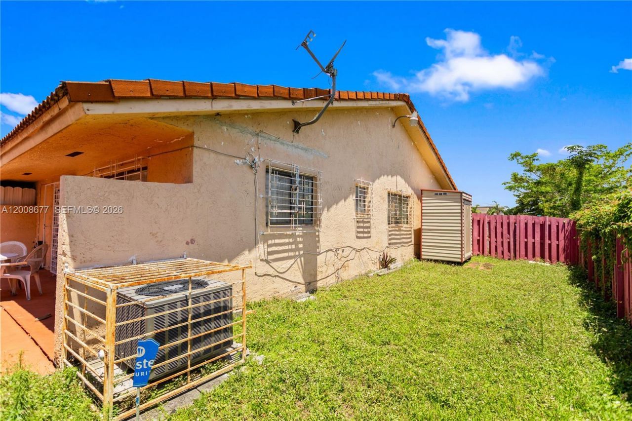 8800 NW 118th St, Hialeah Gardens, FL 33018 Photo
