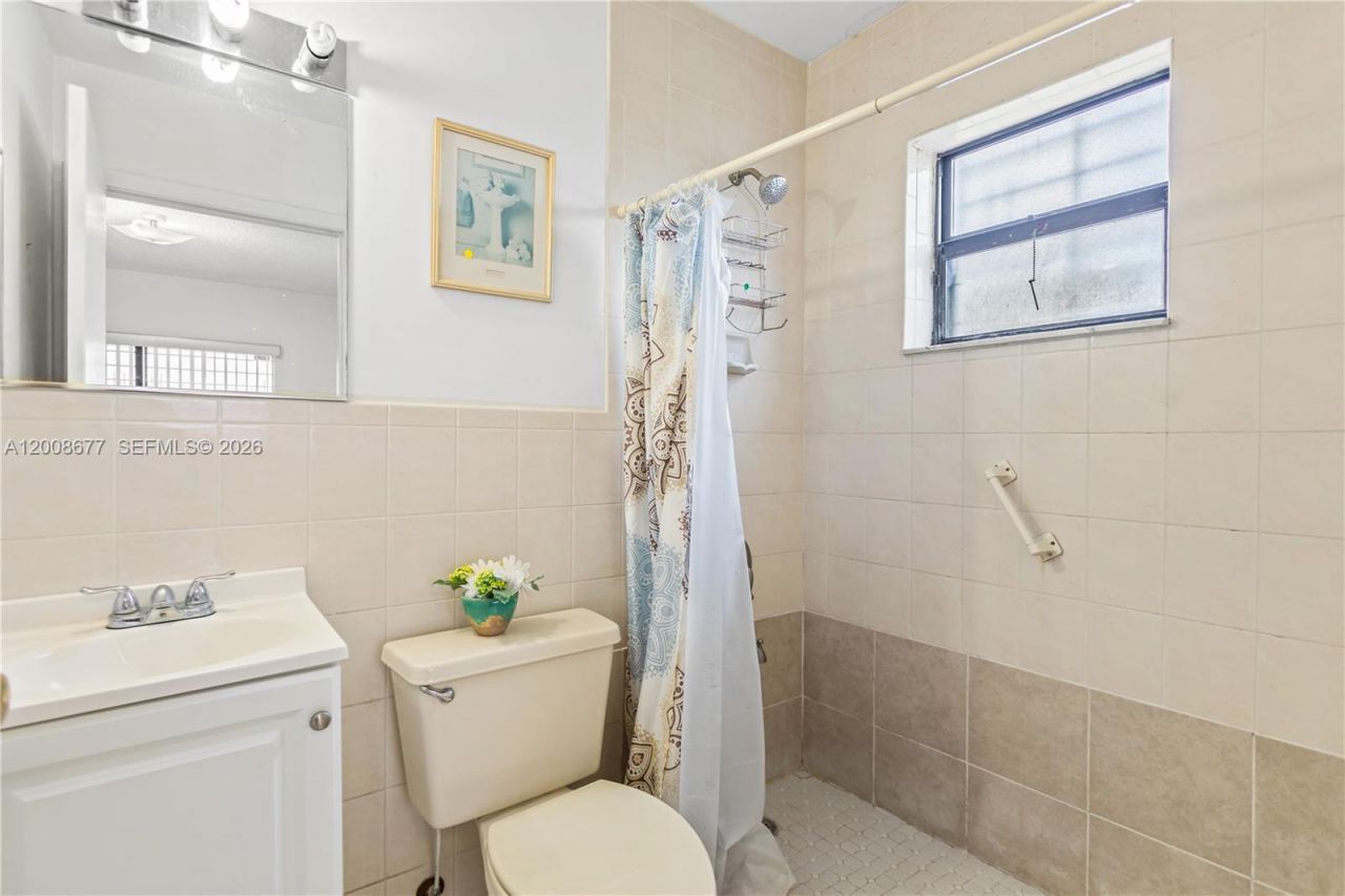 8800 NW 118th St, Hialeah Gardens, FL 33018 Photo