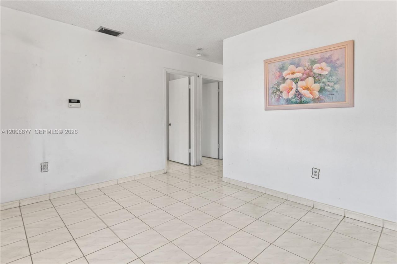 8800 NW 118th St, Hialeah Gardens, FL 33018 Photo