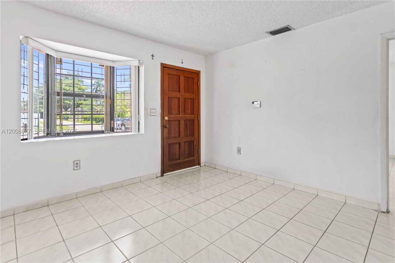 8800 NW 118th St, Hialeah Gardens, FL 33018 Photo