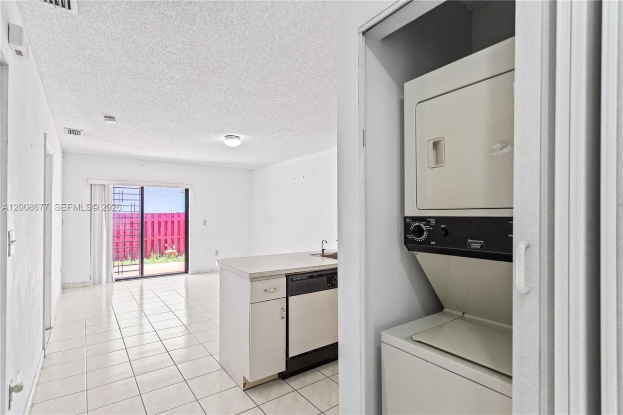 8800 NW 118th St, Hialeah Gardens, FL 33018 Photo