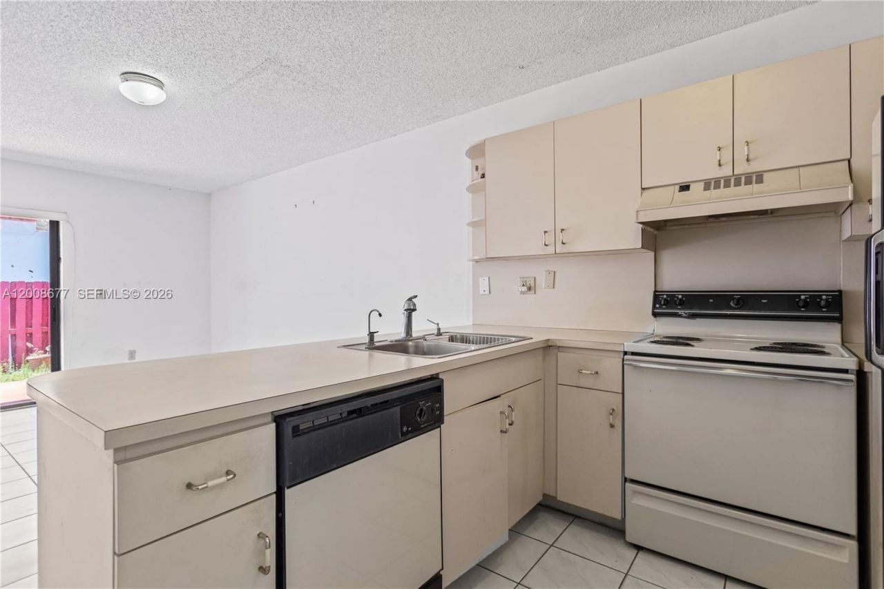 8800 NW 118th St, Hialeah Gardens, FL 33018 Photo