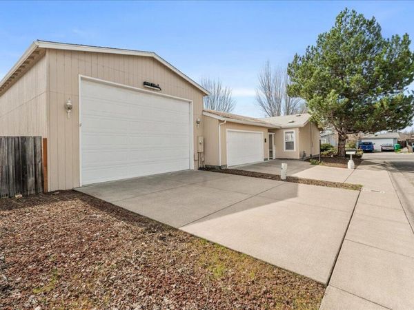 206 Eagle View Drive, Eagle Point, OR 97524