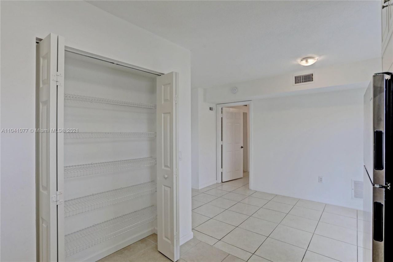 3810 N Jog Road, Unit 106, West Palm Beach, FL 33411 Photo