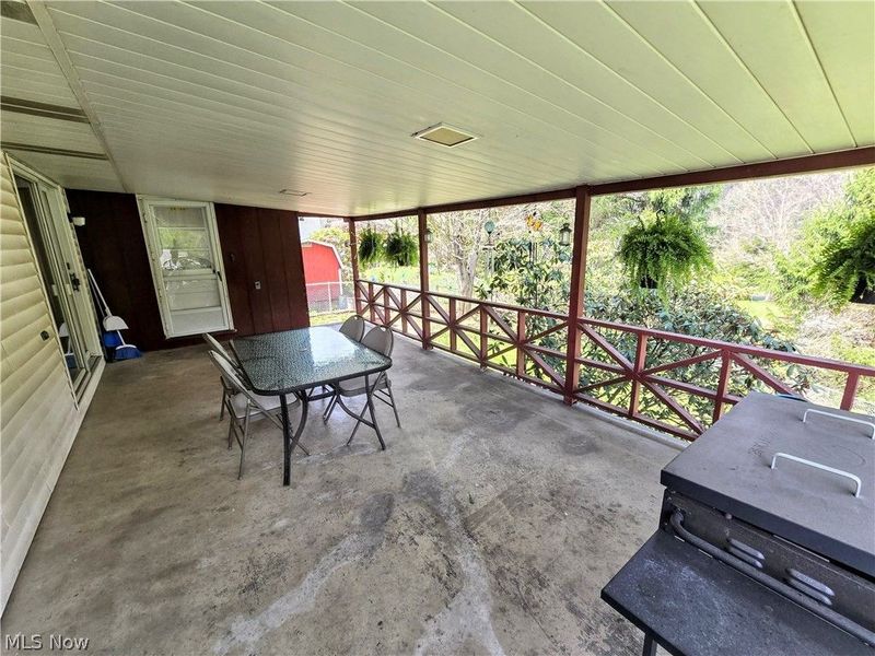 108 Theresa Drive, Weirton, WV 26062 Photo 11
