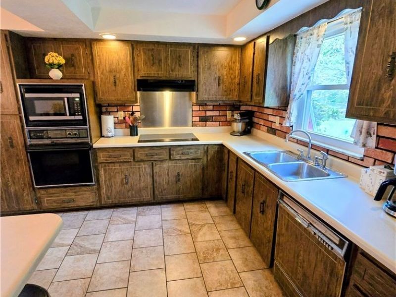 108 Theresa Drive, Weirton, WV 26062 Photo 17