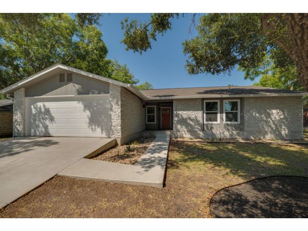 2202 Donna DR, Taylor, TX 76574