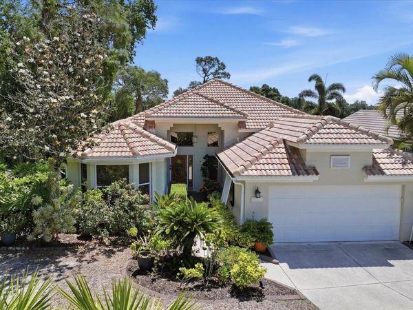 8009 HAMPTON COURT , UNIVERSITY PARK, FL 34201