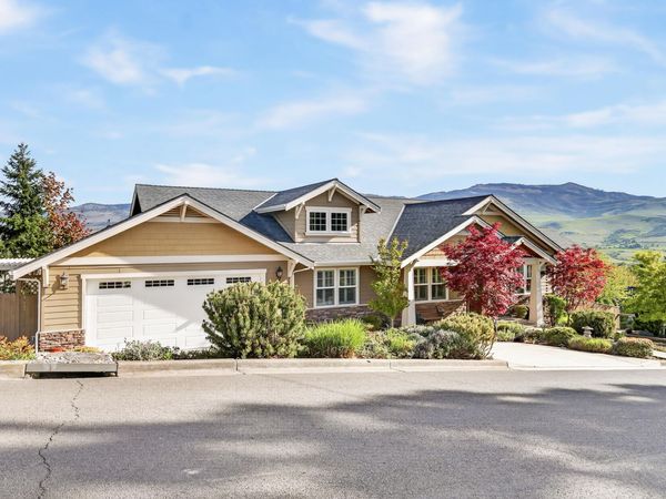 417 Tucker Street, Ashland, OR 97520